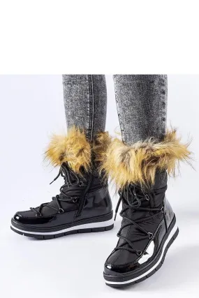 Black lacquered snow boots with fur