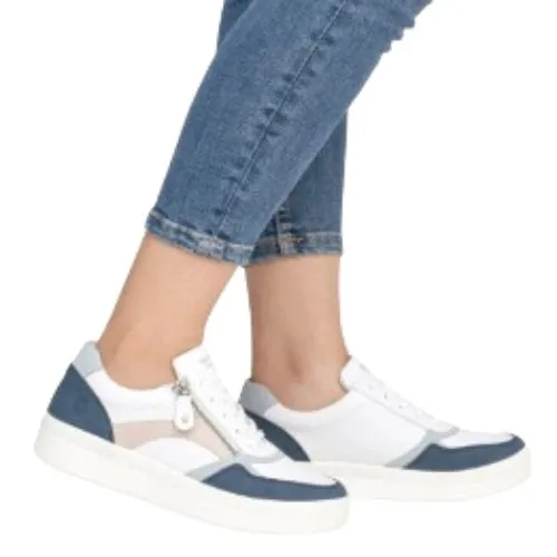 D0J01 Lace-Up Sneaker