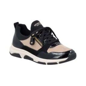 D1S02 Lace-Up Sneaker