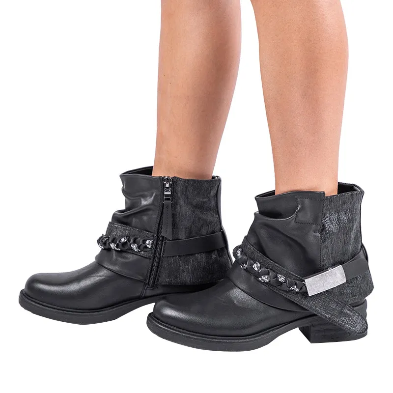 Women's Autumn/Winter Round Toe Ankle Boots With Metal Decorations