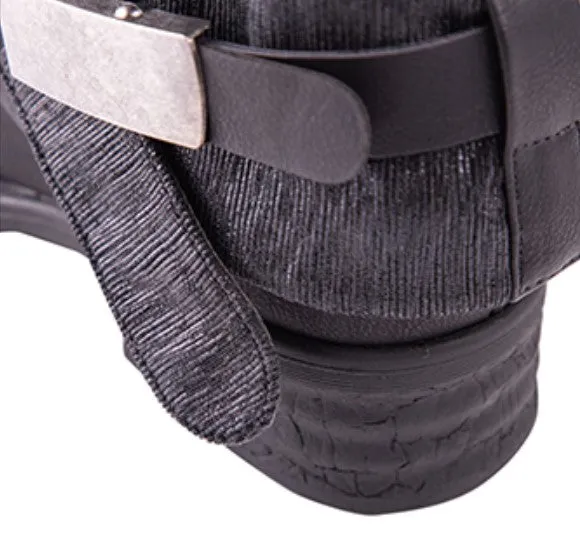 Women's Autumn/Winter Round Toe Ankle Boots With Metal Decorations
