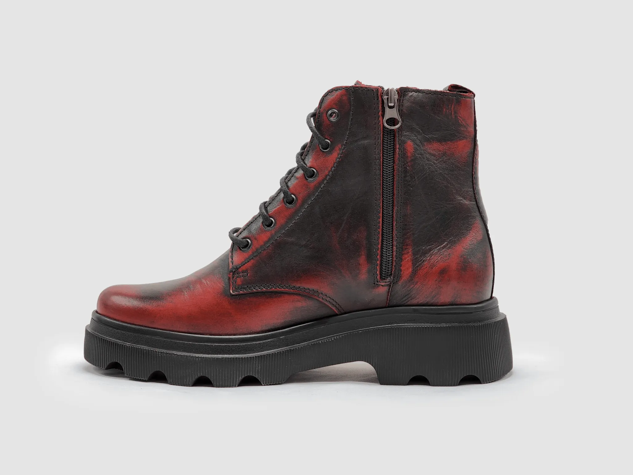 Women's Modern Lined Zip-Up Leather Boots - Black/Red